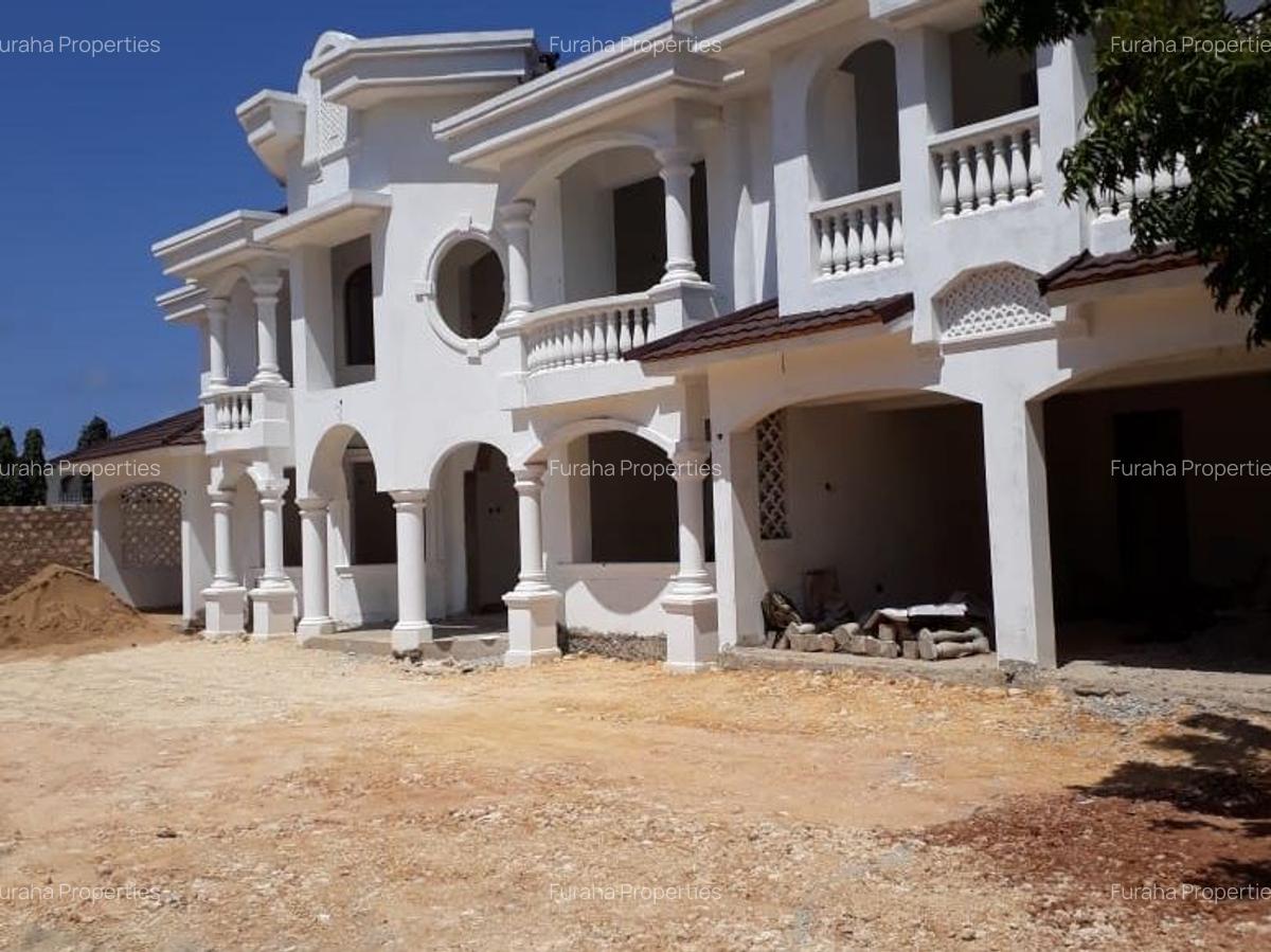 8 Bed House with En Suite in Nyali Area - 2