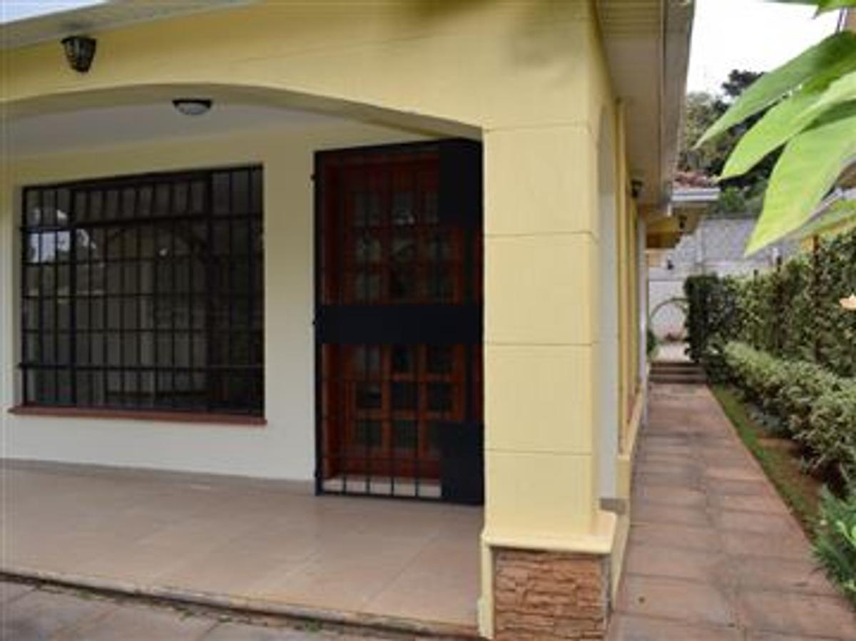 4 Bed Townhouse with En Suite in Lavington - 16