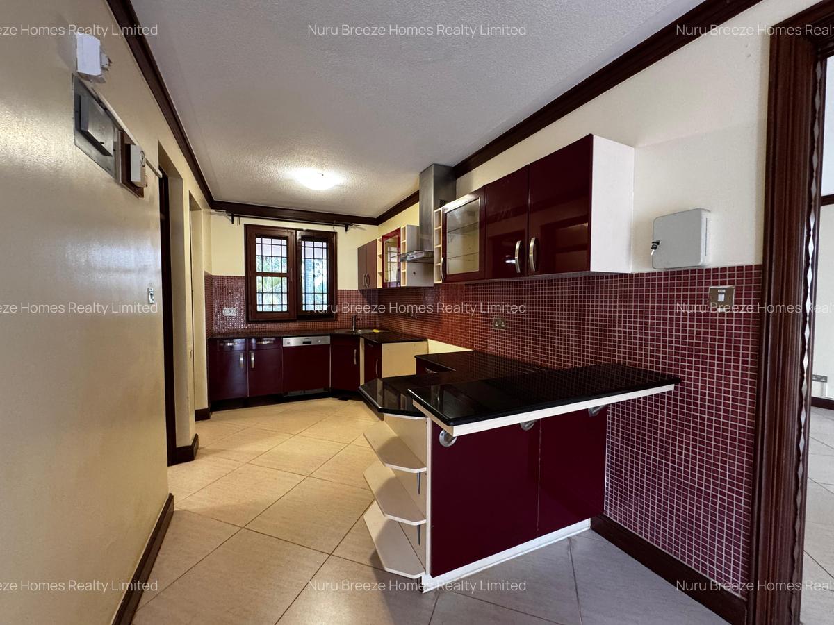 3 Bed Townhouse with En Suite in Hill View - 3