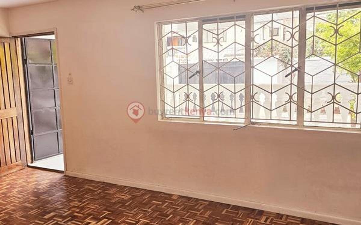 4 Bed Townhouse with En Suite at Lavington - 5