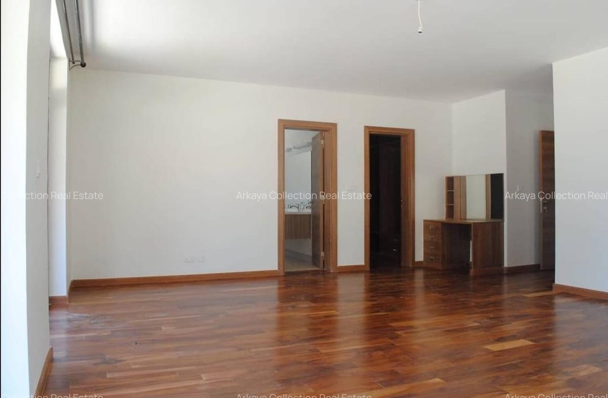 5 Bed Townhouse with En Suite in Lavington - 4