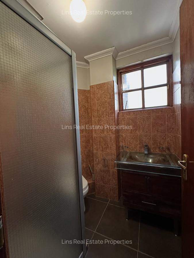4 Bed House with En Suite in Runda - 16