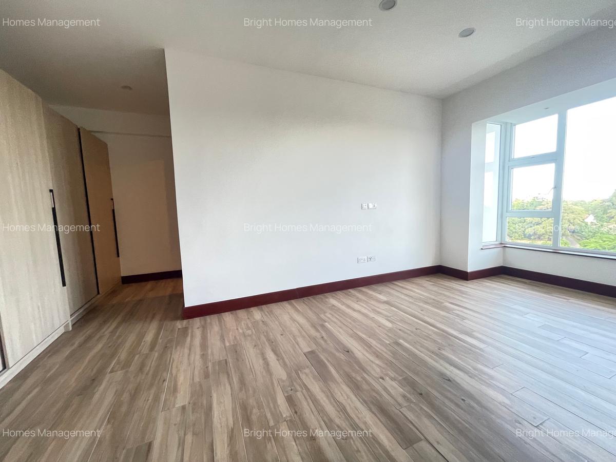 3 Bed Apartment with En Suite in Parklands - 7