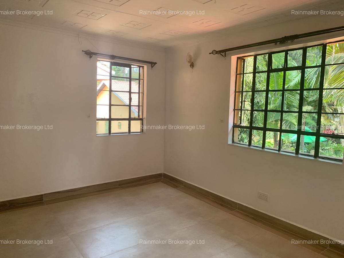 5 Bed House with En Suite in Nyari - 11