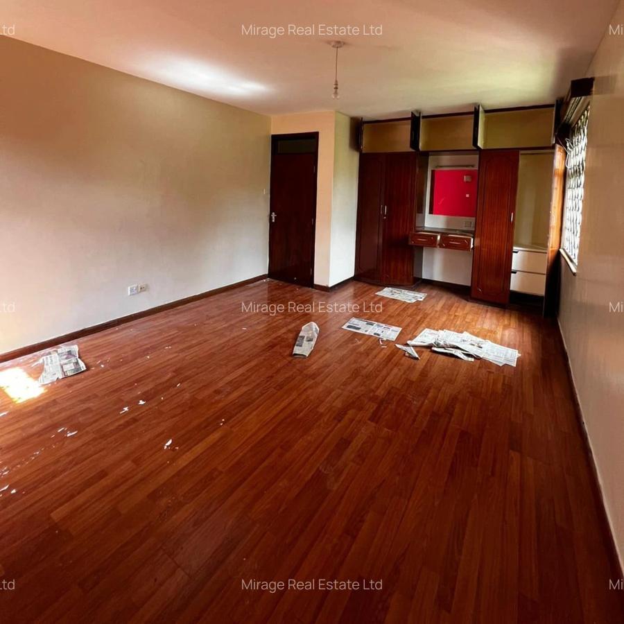 3 Bed Apartment with Swimming Pool in Riverside - 9