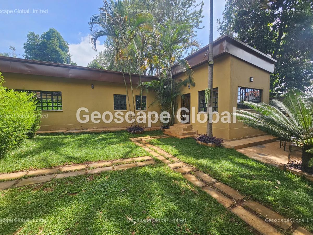 4 Bed House with En Suite in Lavington - 5