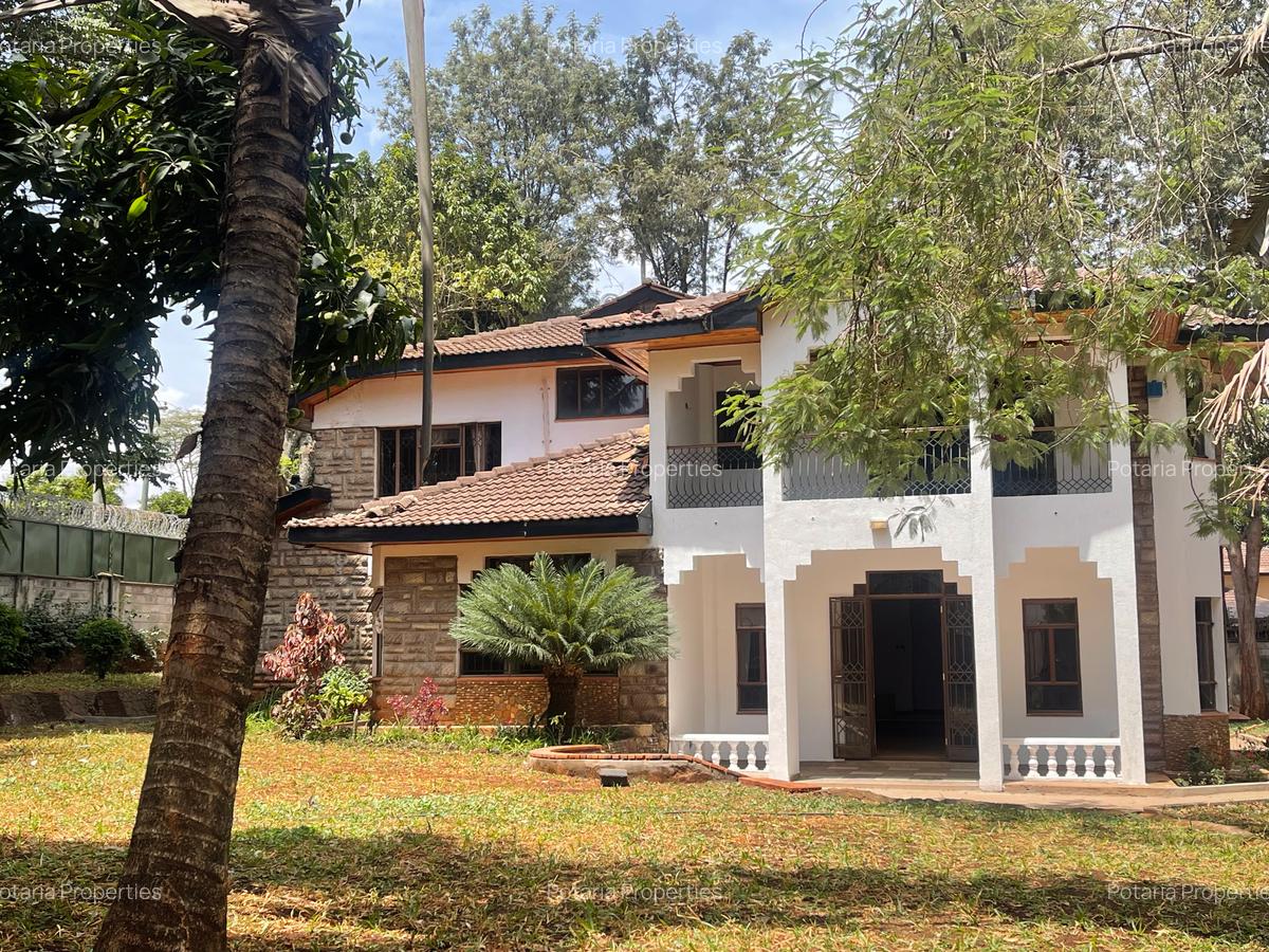 5 Bed House with En Suite in Runda - 2