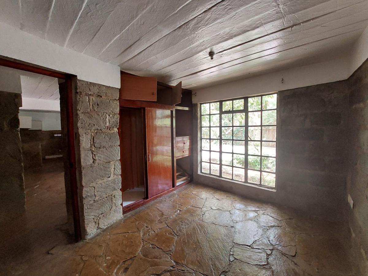2 Bed House with Garden at Karen - 10