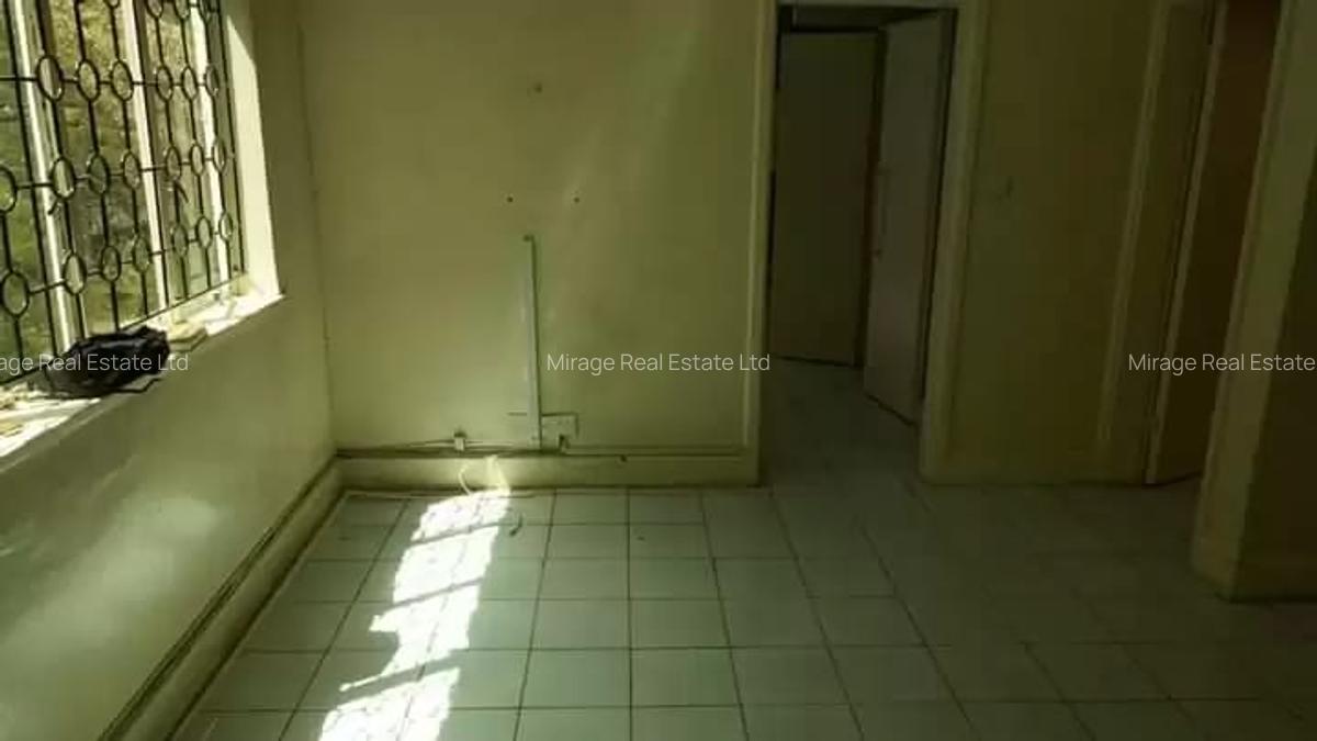 3 Bed Apartment with Parking in State House - 10