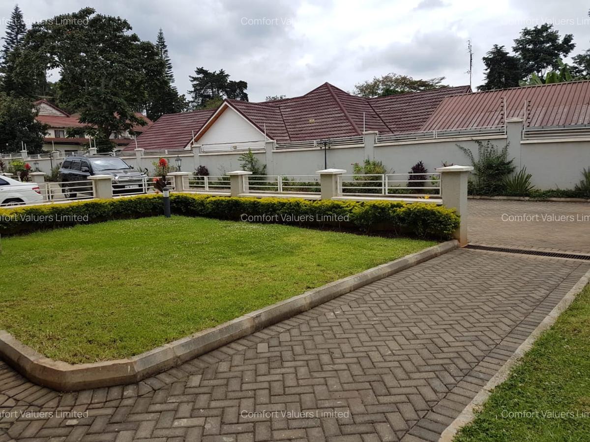 5 Bed Townhouse with En Suite at Lavington Green - 1