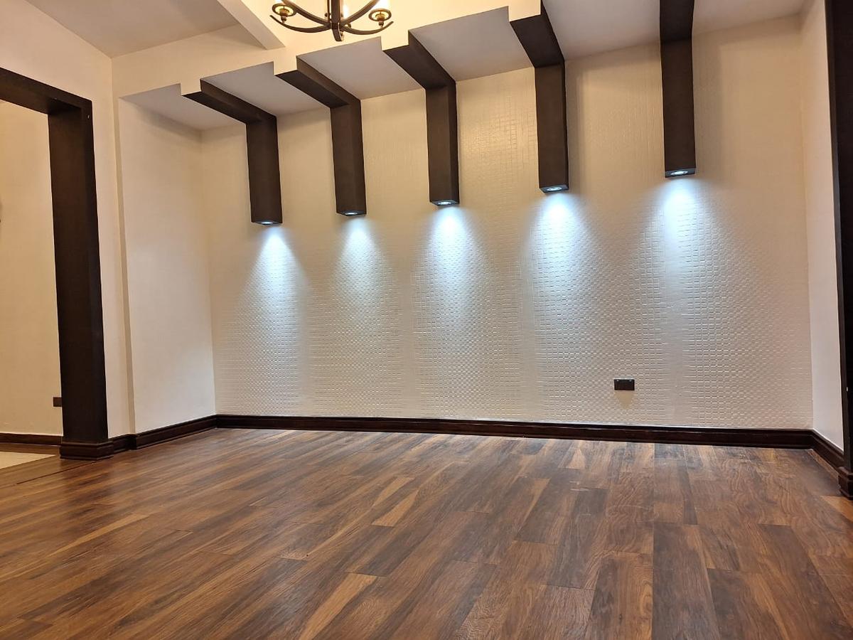 6 Bed House with En Suite in Kyuna - 10