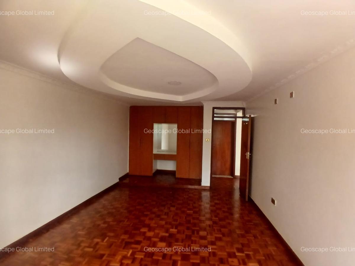 5 Bed House with En Suite in Runda - 10