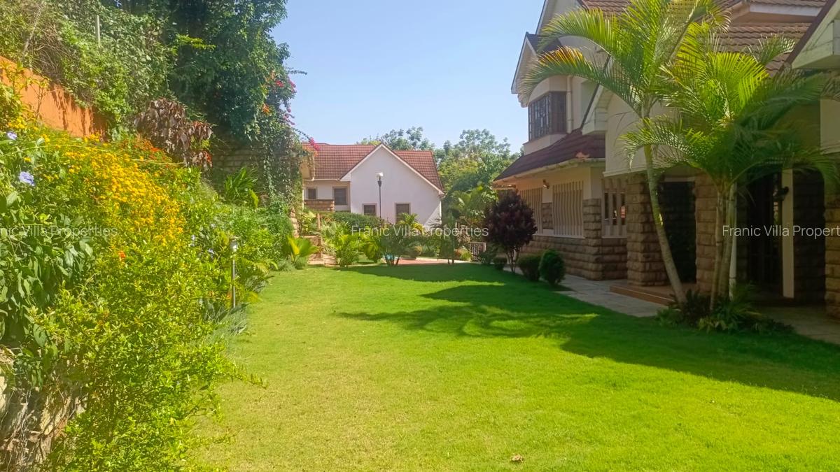 4 Bed Villa with En Suite at Rosslyn Lone Tree - 14