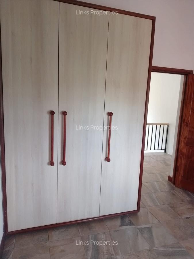 4 Bed Townhouse with En Suite at Kerarapon Drive - 8