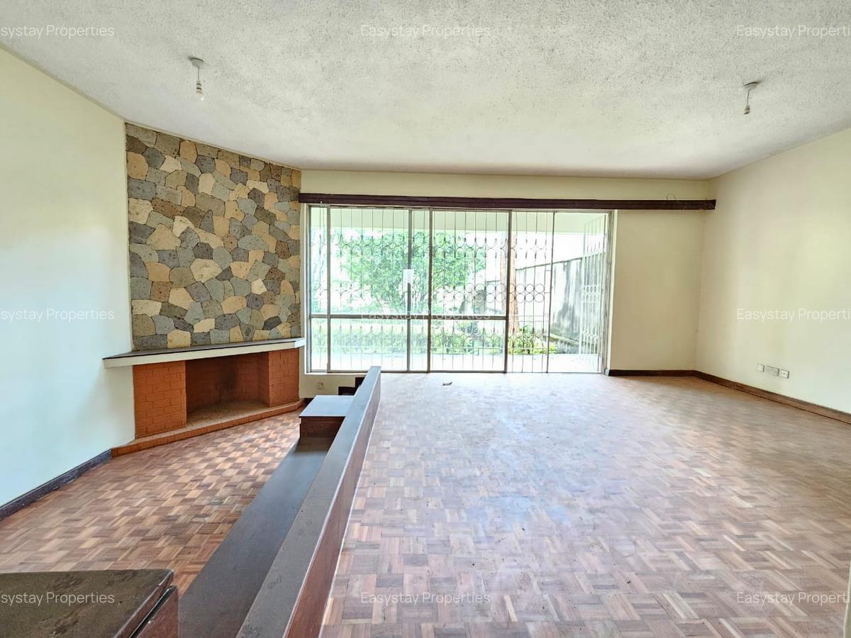 4 Bed Townhouse with En Suite in Spring Valley - 3