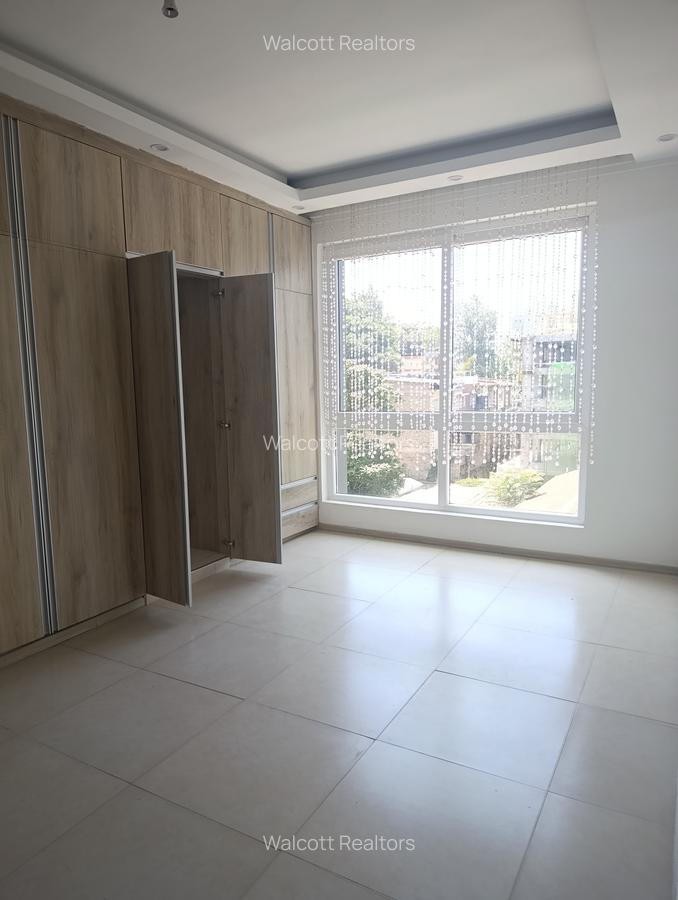 Studio Apartment with En Suite in Westlands Area - 5