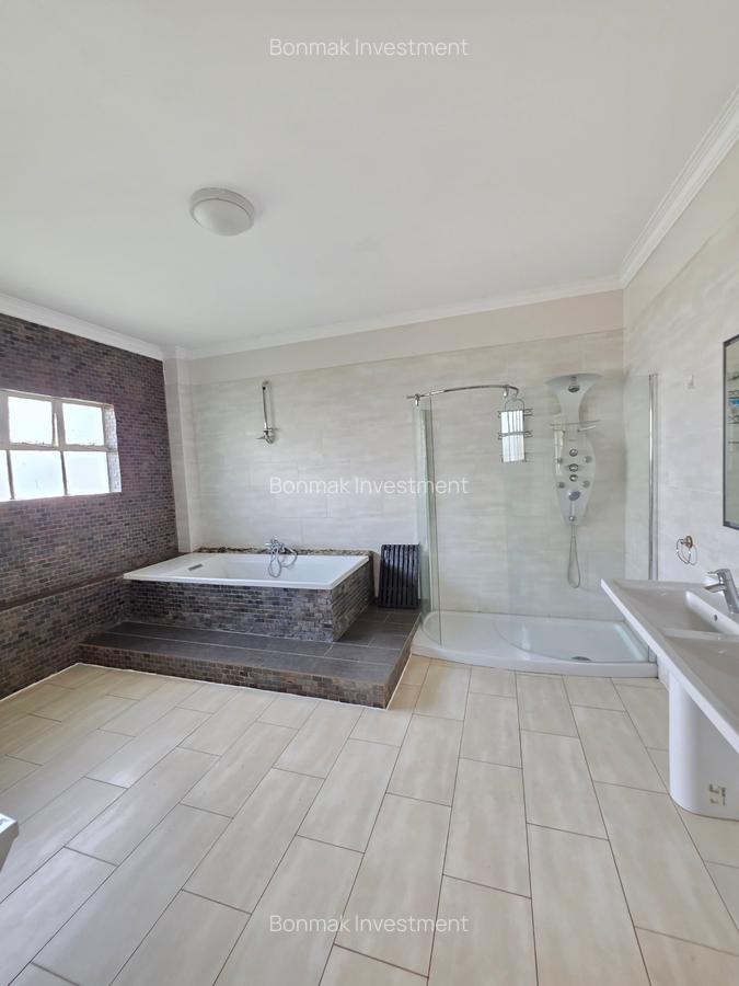 4 Bed House with En Suite at Old Runda. - 20