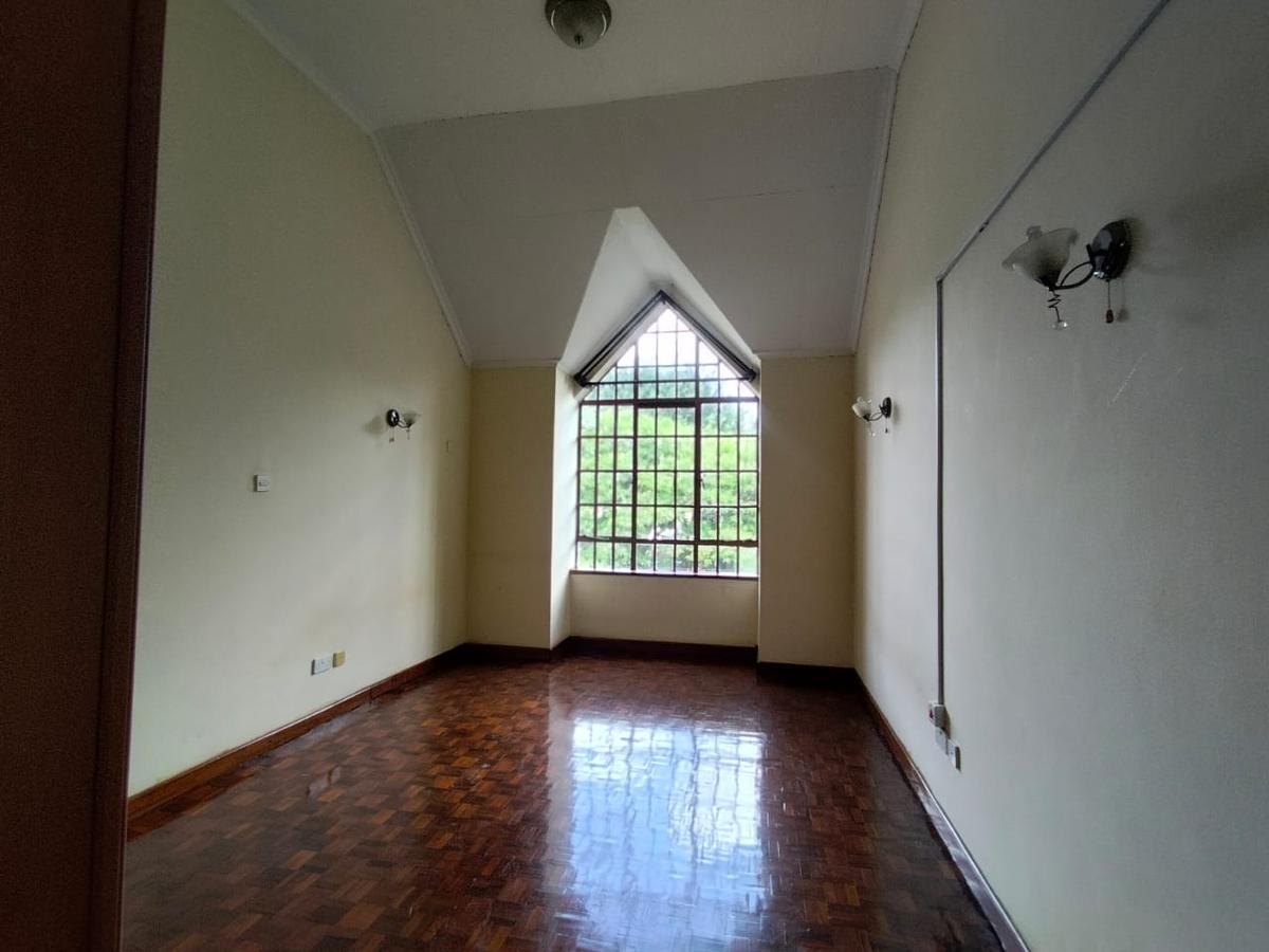 5 Bed Townhouse with En Suite in Lavington - 12