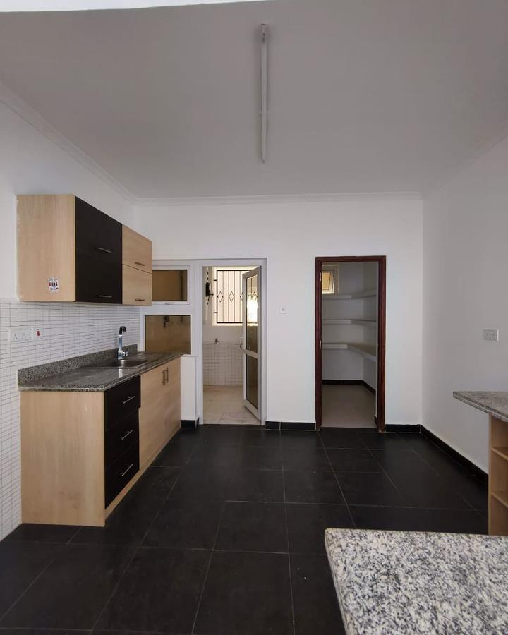 2 Bed Apartment with En Suite at Hatheru Road - 2