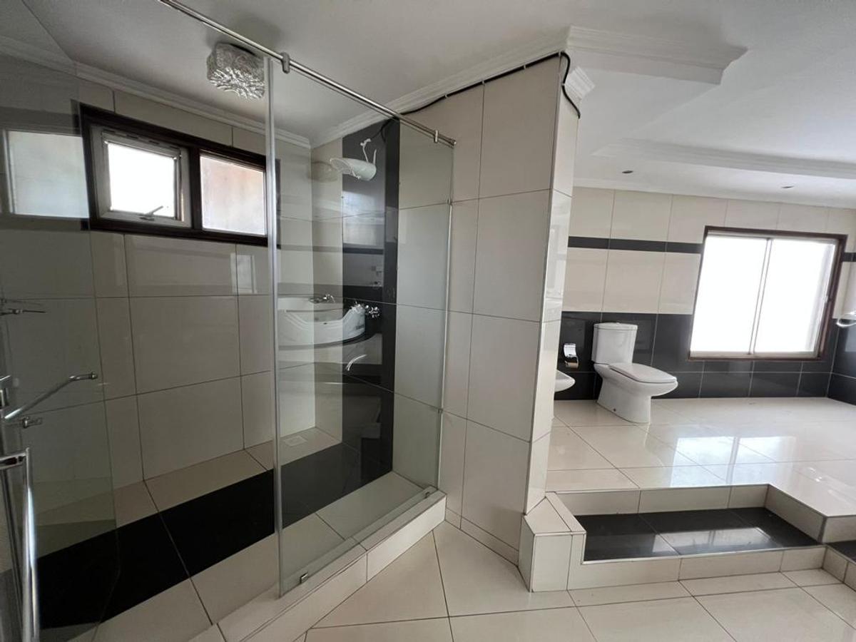 5 Bed Townhouse with En Suite in Westlands Area - 11