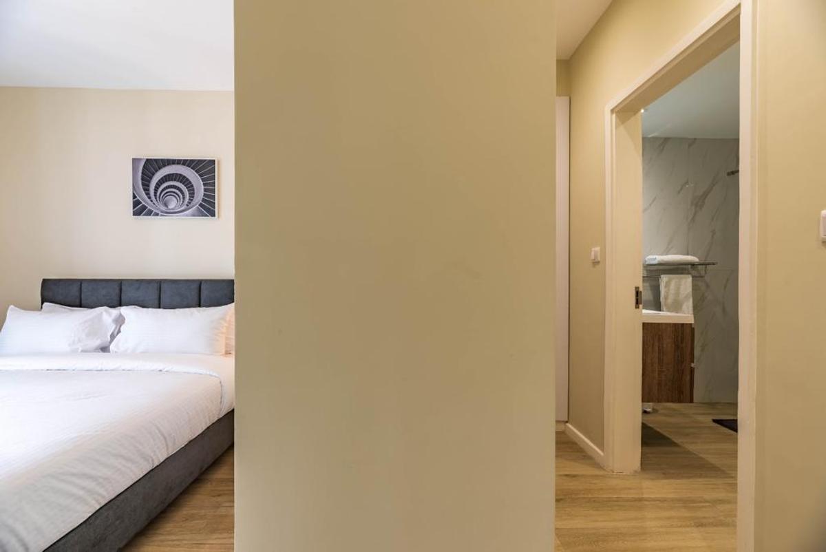 Serviced 1 Bed Apartment with En Suite at Riverside - 8