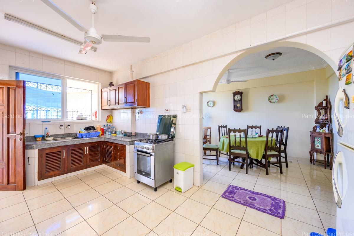 3 Bed Apartment in Kizingo - 3