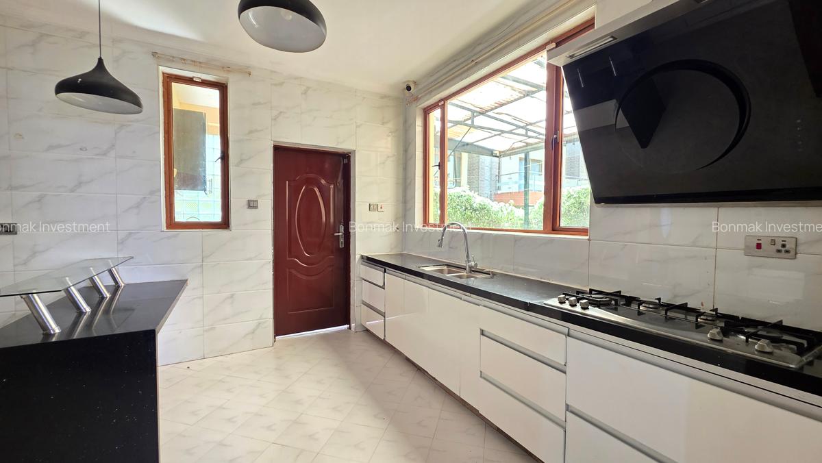 5 Bed Townhouse with En Suite at Lavington Green - 9