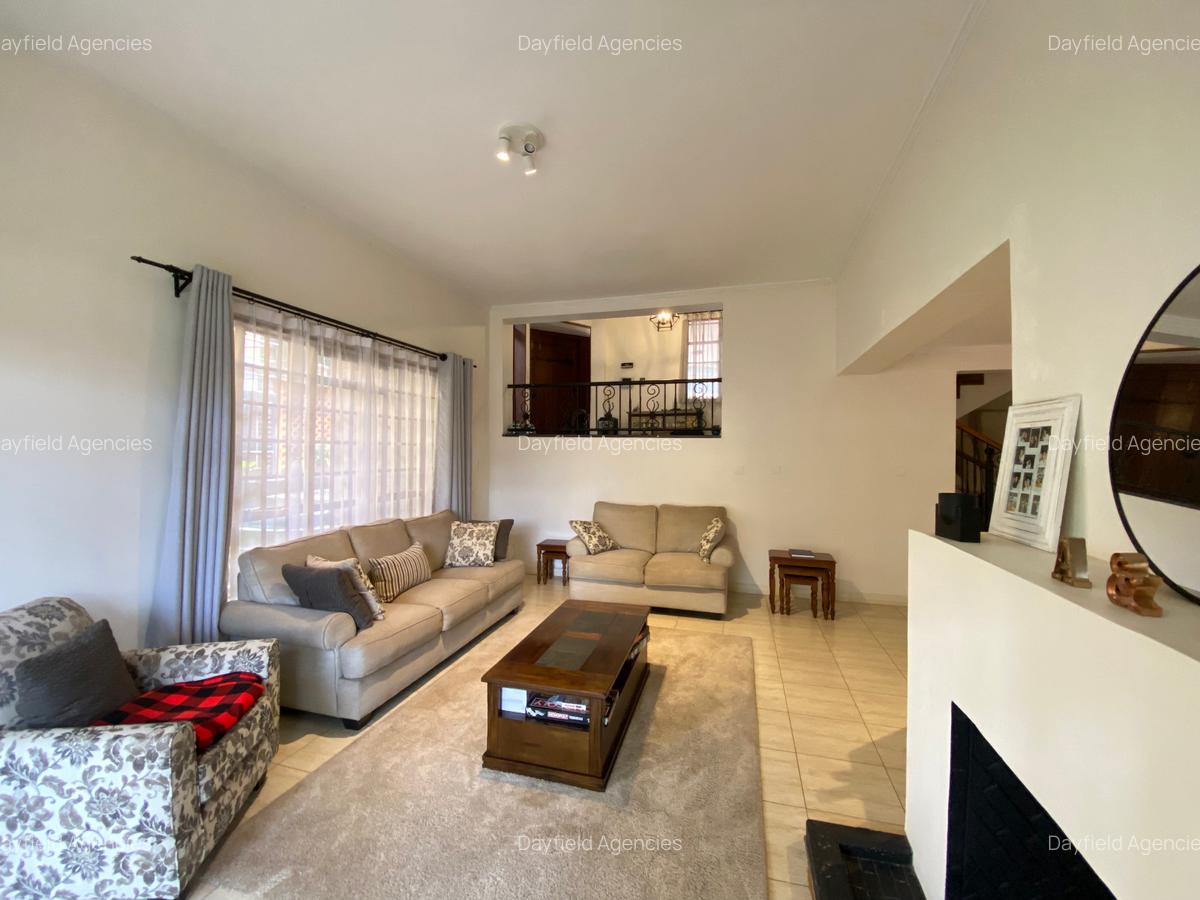 5 Bed House with En Suite in Spring Valley - 5