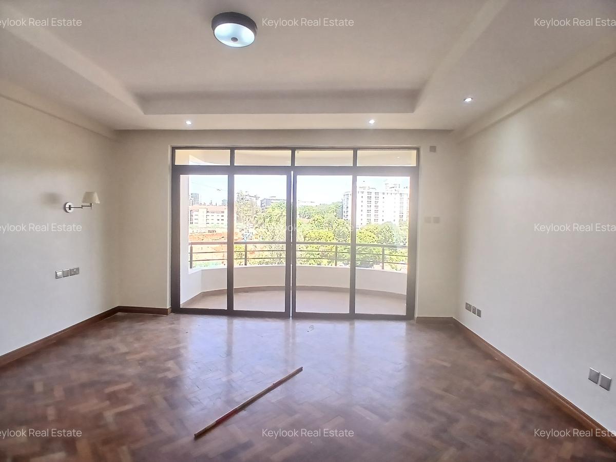 3 Bed Apartment with En Suite at Riverside - 12