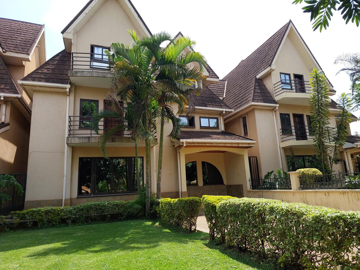 5 Bed Townhouse with En Suite at Lavington - 5