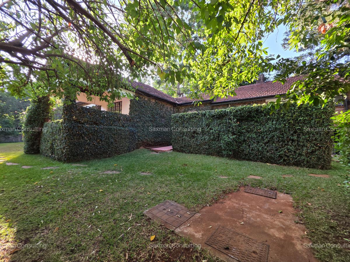 4 Bed House with En Suite in Lavington - 4