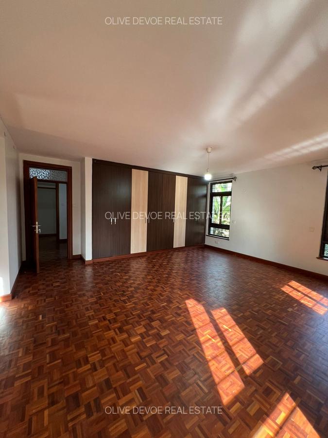 5 Bed Townhouse with En Suite in Lavington - 13