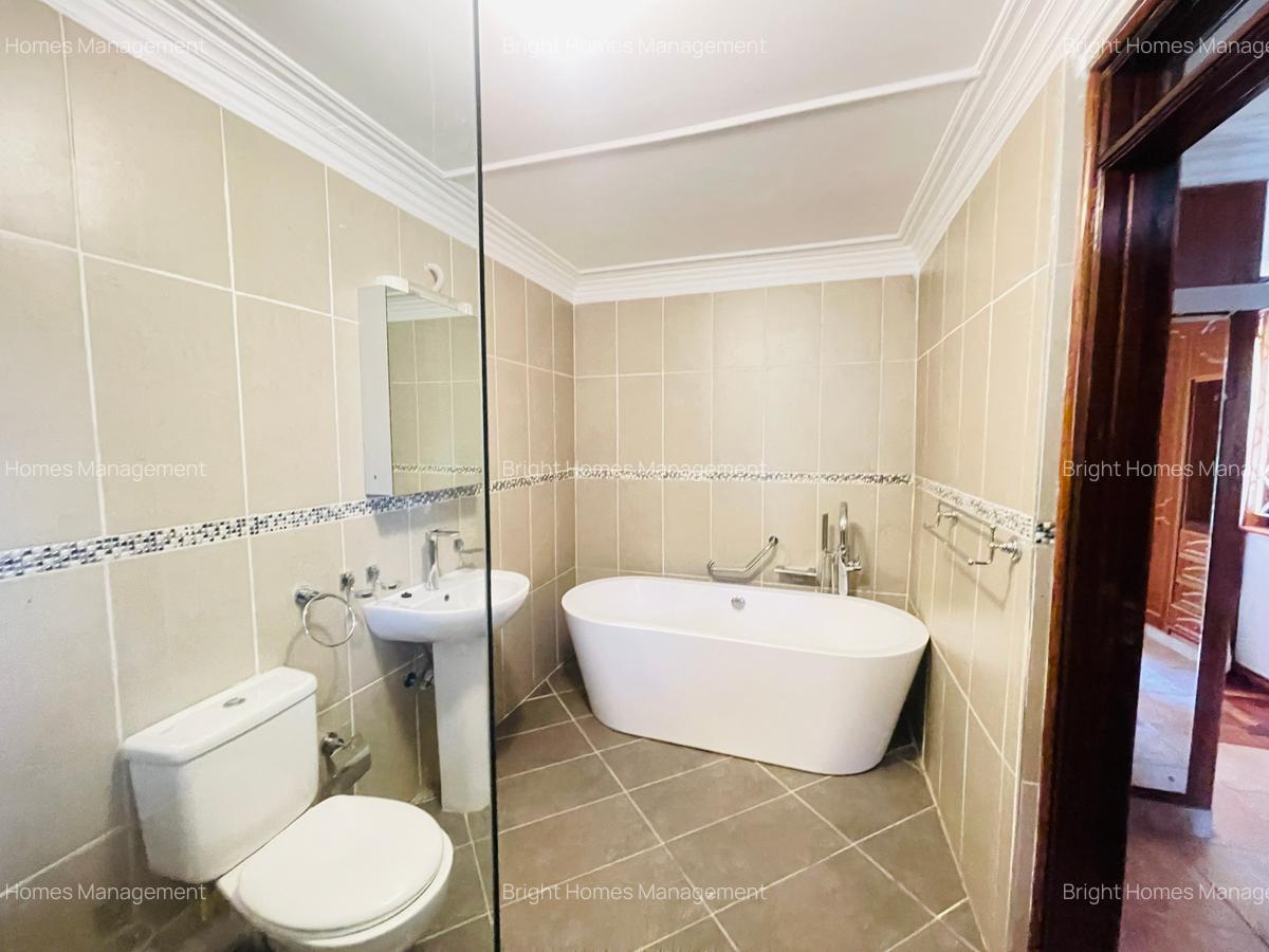 5 Bed Villa with En Suite in Runda - 10