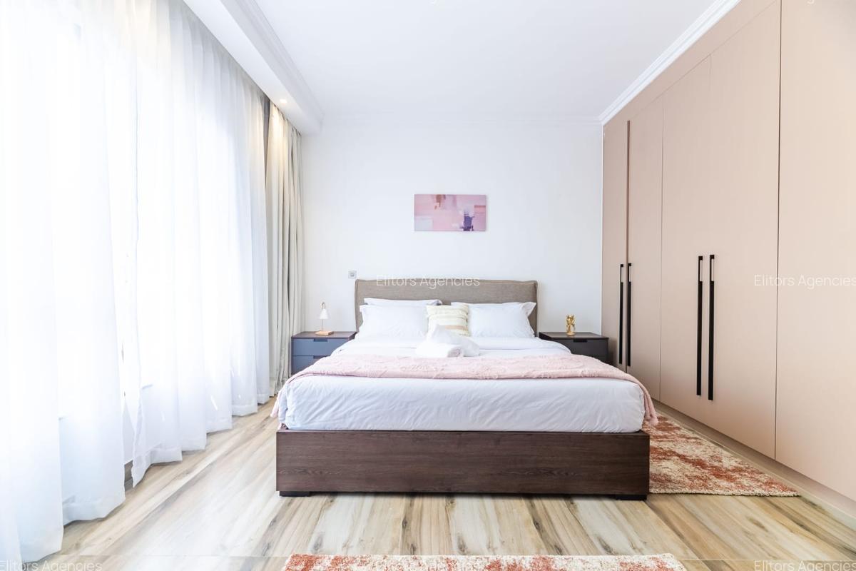 Serviced 2 Bed Apartment with En Suite at Brookside Drive - 14