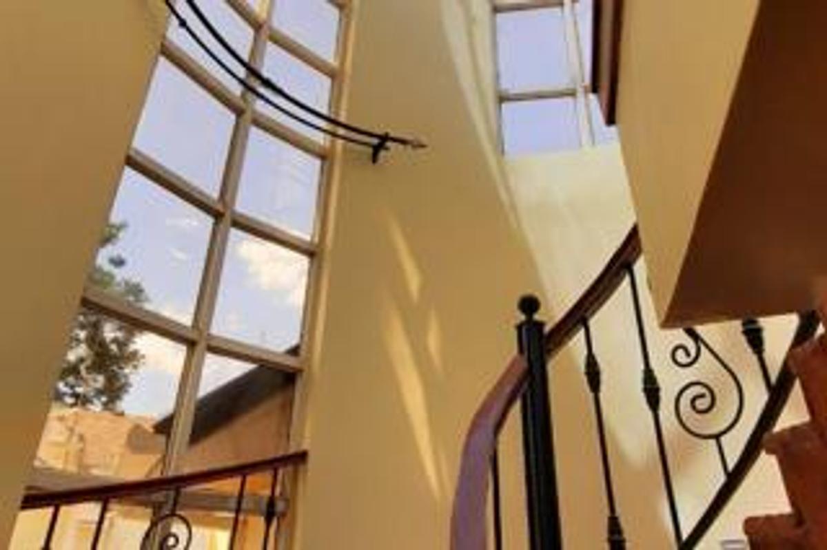 5 Bed Townhouse with En Suite at Lavington Green - 15