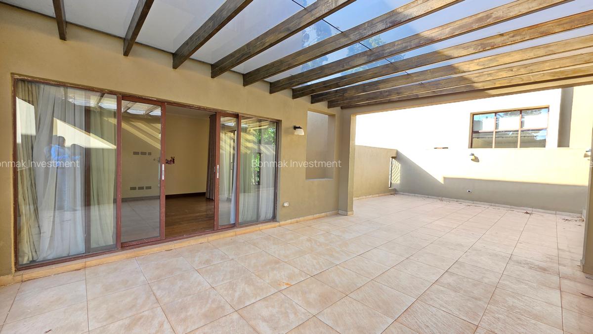 5 Bed Townhouse with En Suite at Lavington Green - 9