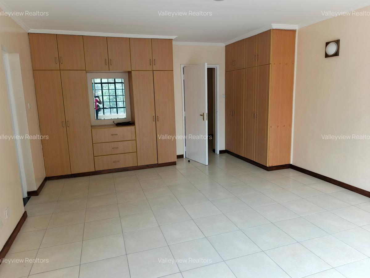 2 Bed House with En Suite at Lavington - 4