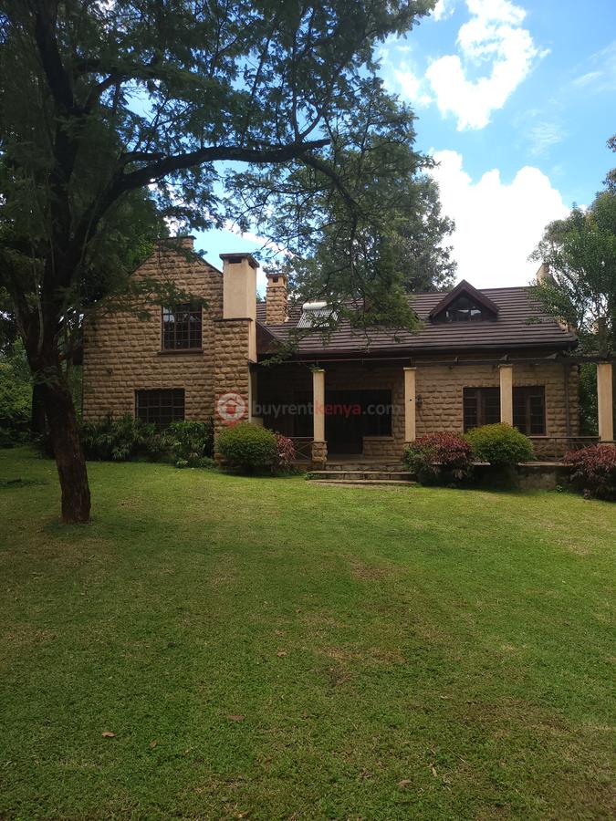 5 Bed Villa with En Suite in Karen Hardy - 1