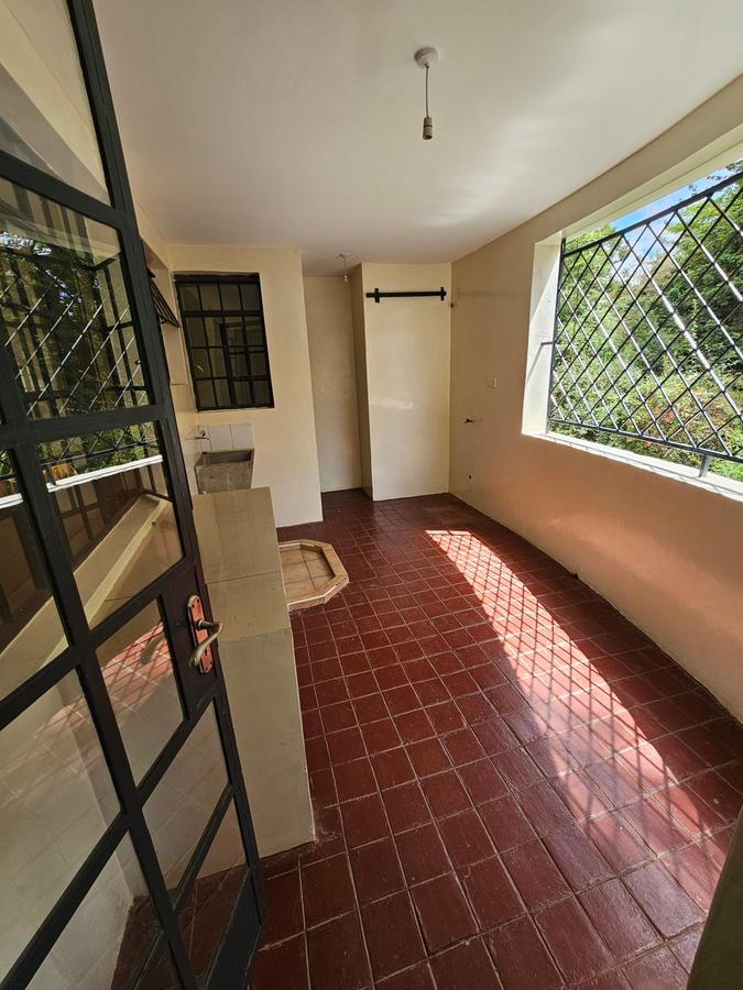 3 Bed Apartment with En Suite at Lavington - 2