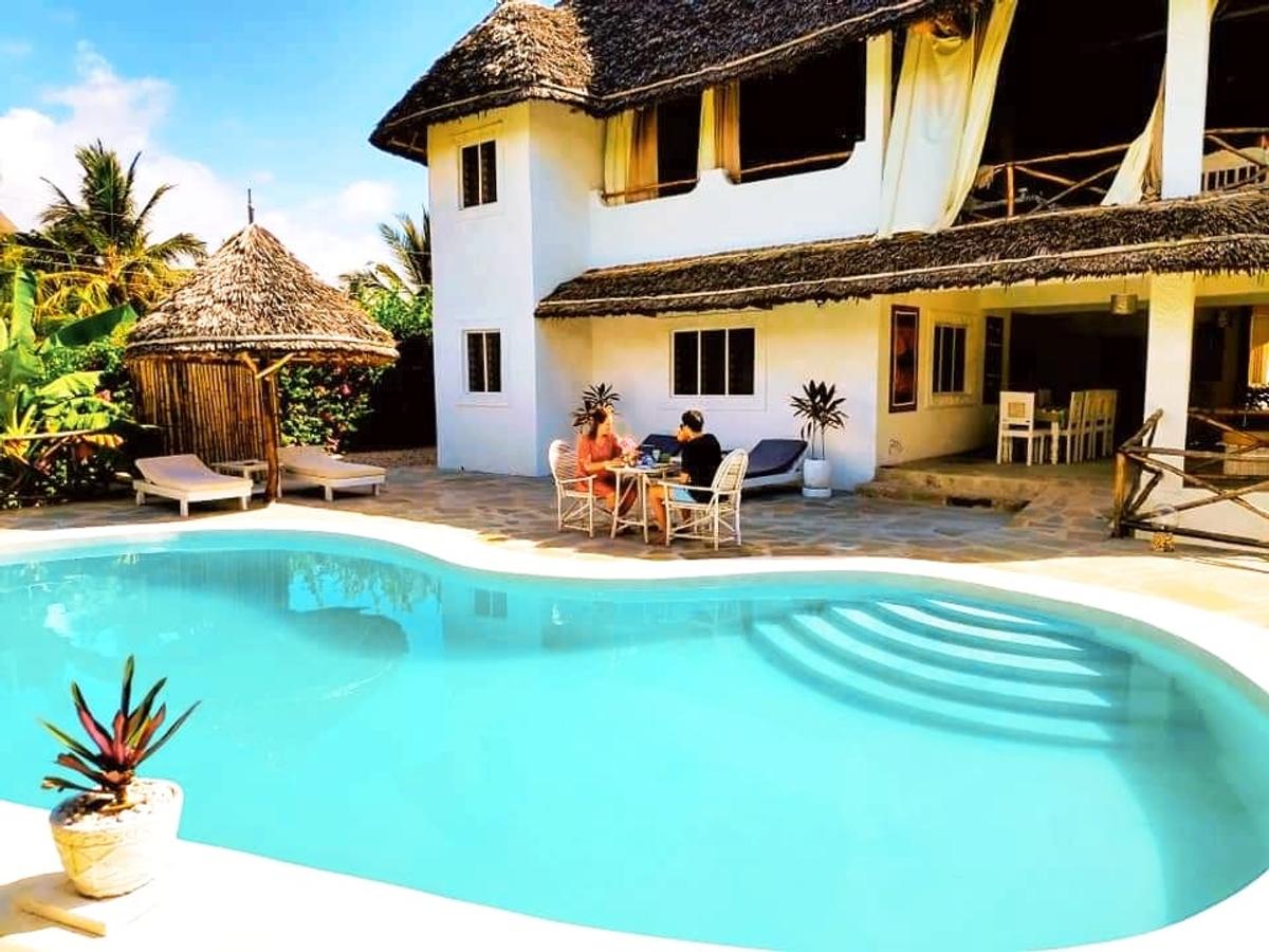 6 Bed Villa with En Suite at Jacaranda Watamu - 2