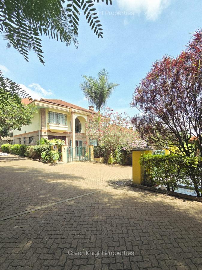 4 Bed Townhouse with En Suite in Spring Valley - 2