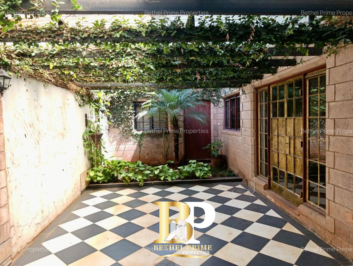 4 Bed Townhouse with En Suite in General Mathenge - 19