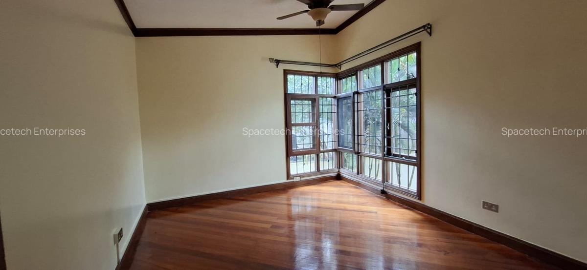 3 Bed House with En Suite in Hill View - 12