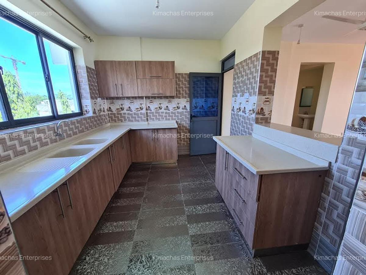 3 Bed Apartment with En Suite at Beach Road - 1