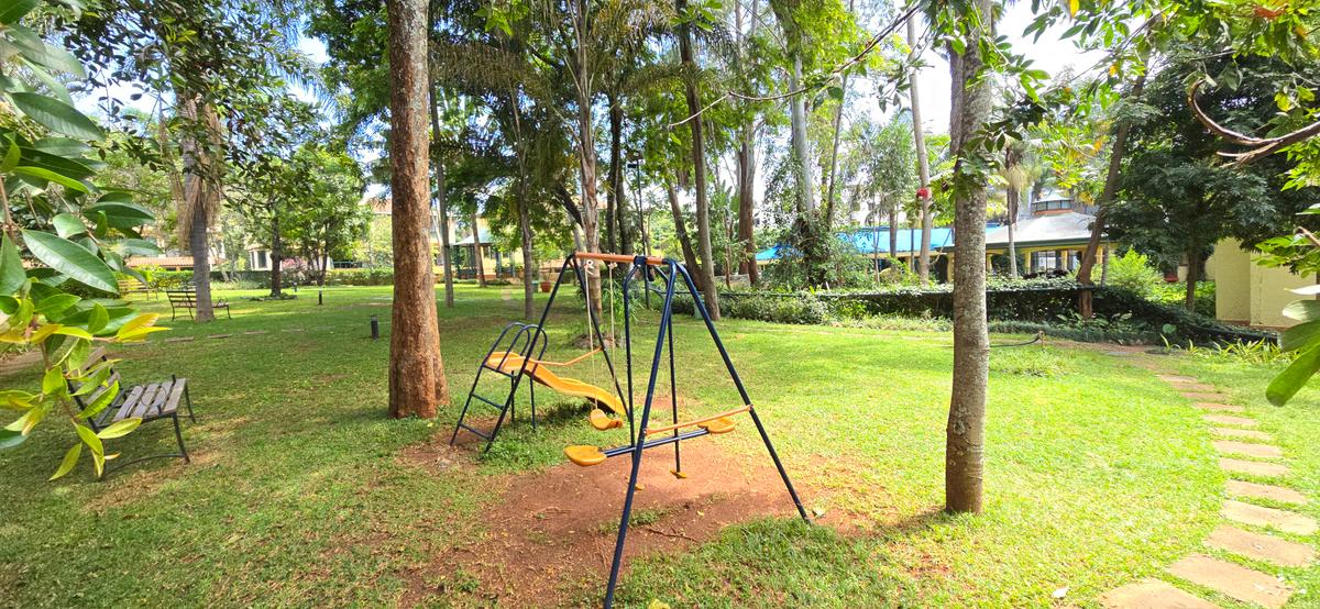 4 Bed Townhouse with En Suite at Kyuna Villas - 14