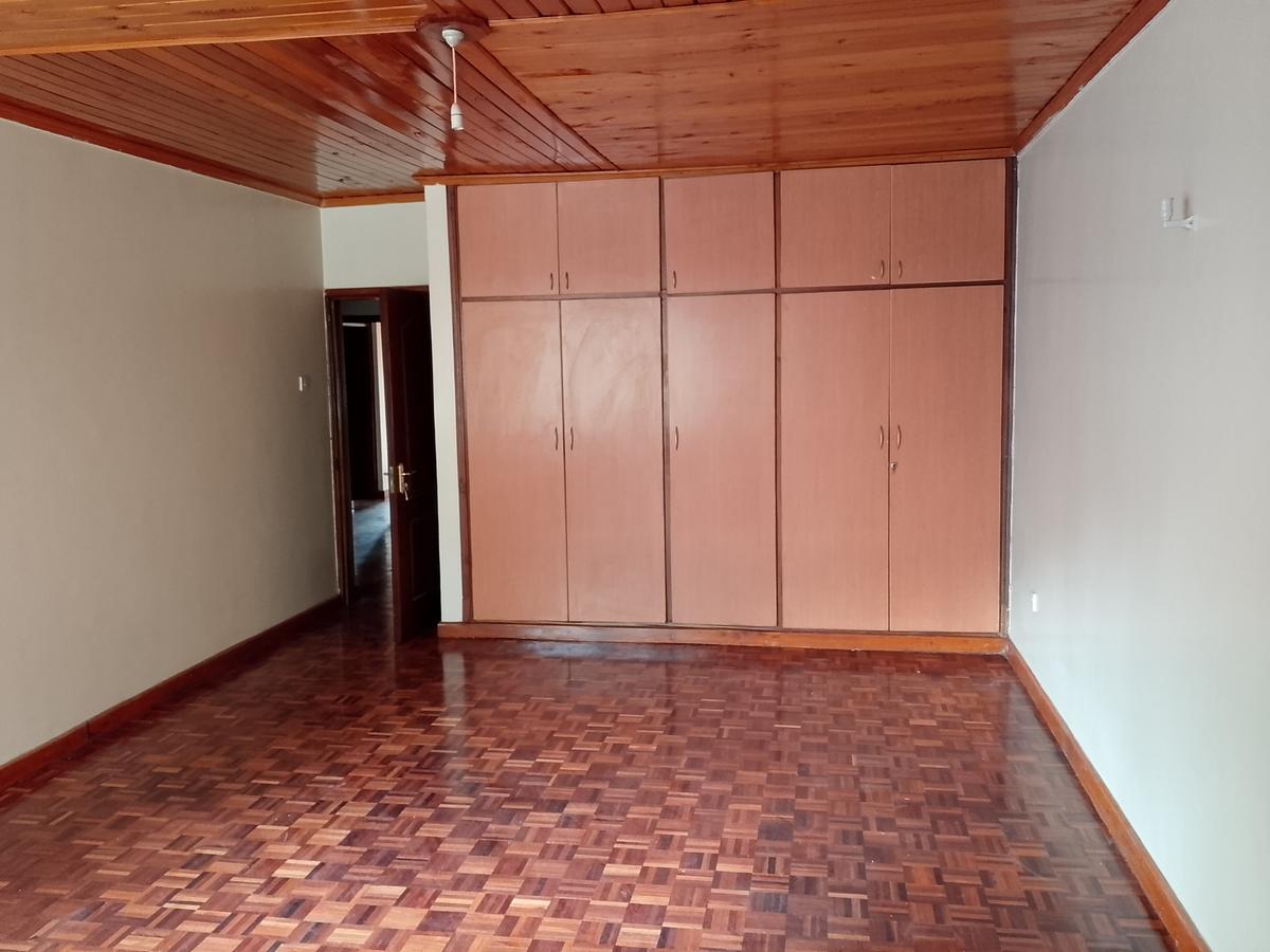 5 Bed Townhouse with En Suite at Lavington - 8