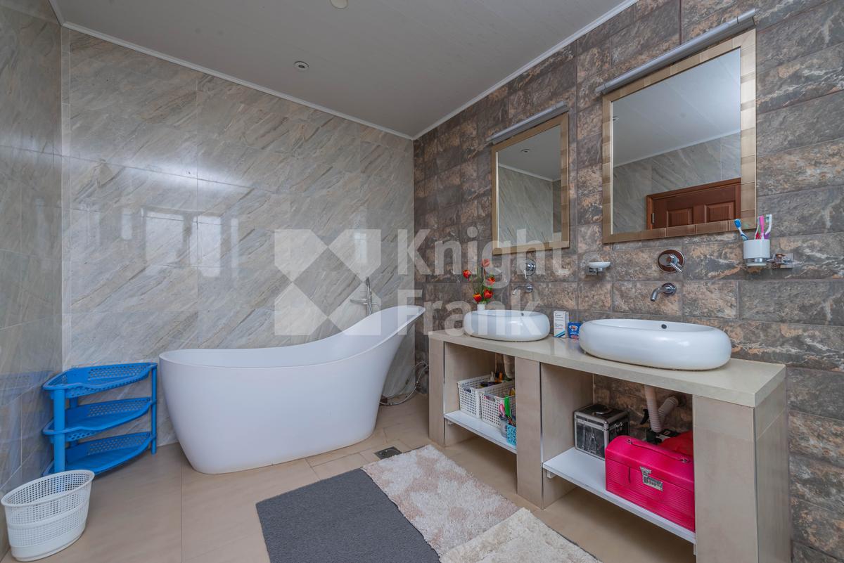 3 Bed Apartment with En Suite at Vanga Street - 12