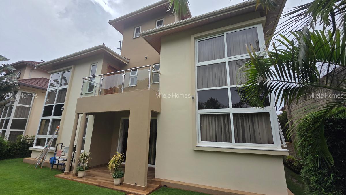4 Bed Townhouse with En Suite at Iguta - 1