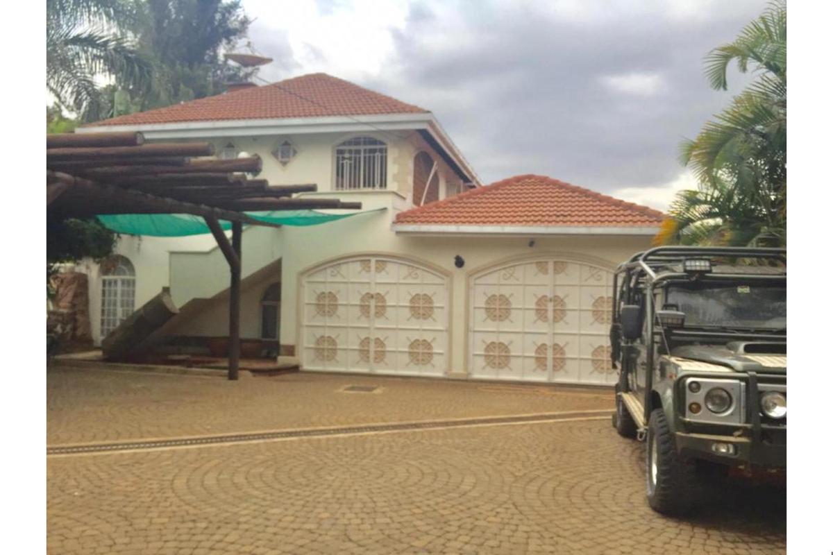 6 Bed House with En Suite in Lavington - 17