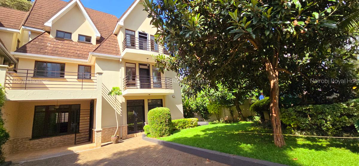 5 Bed Townhouse with En Suite at Lavington Green - 8